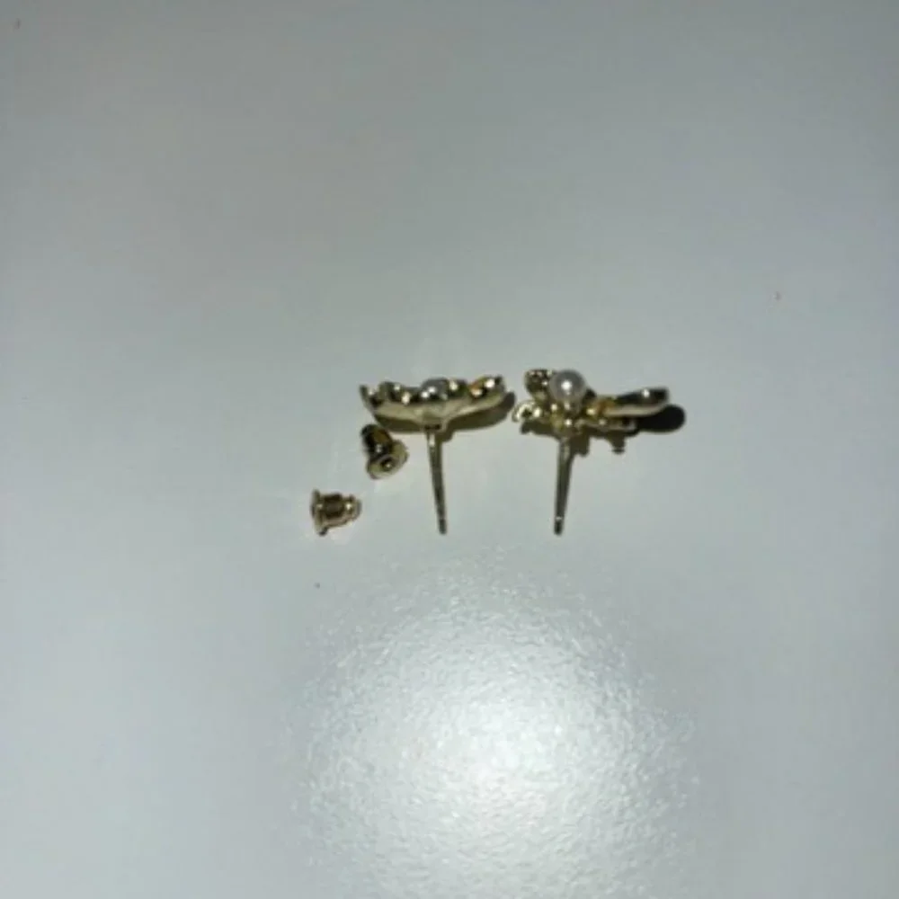 Cute Insect Bee Daisy Flower Stud Earrings Cubic Zirconia Crystal Earrings set - Picture 4 of 4